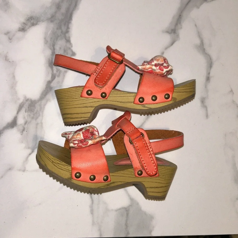 Genuine Kids OshKosh Girls Coral Orange Floral Bow Platform Sandals Sz 8 Toddler